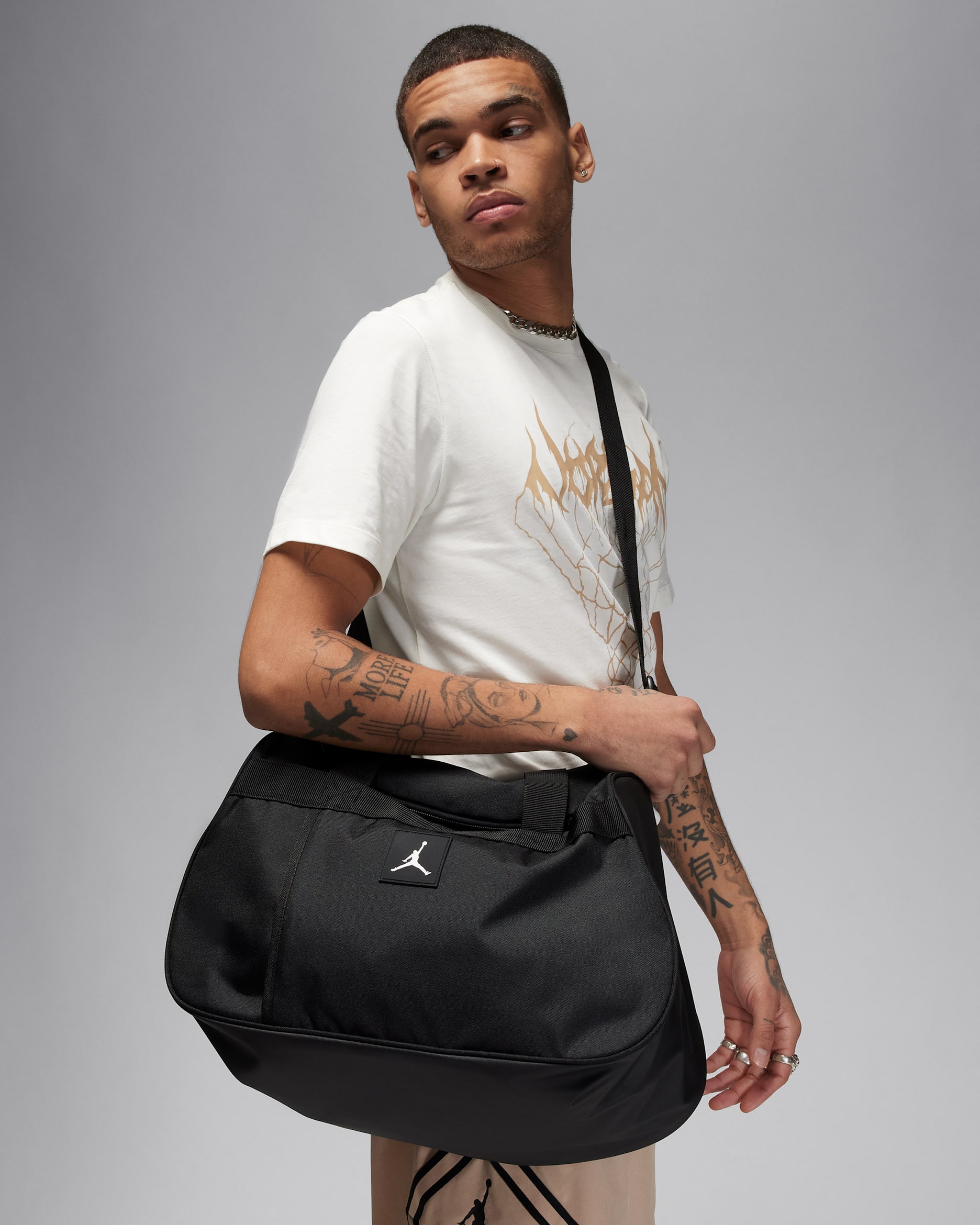 AIR JORDAN バッグ Jordan Essentials Duffel Bag (30L). Nike LU